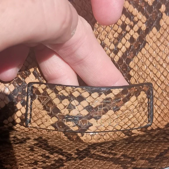 Zara Crossbody Snakeskin Pattern Chain Purse. No Call Outs. Amazing Bag! - Picture 5 of 6